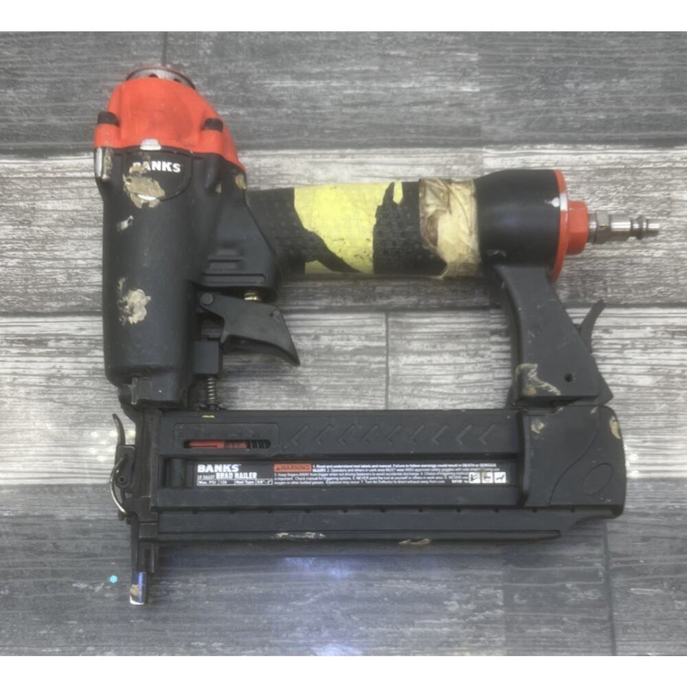 BANKS Pneumatic Brad Nailer, 18 Gauge nail type 5/8"-2 " Model 64140. Used. {B2}